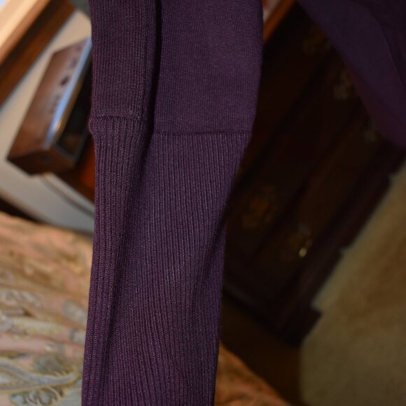 sweater - Picture 3 of 6